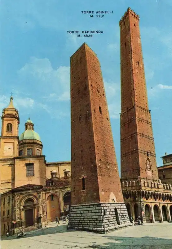 le due torri di bologna  in una cartolina d epoca 