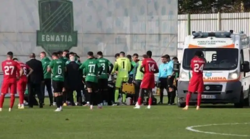 malore in campo per Raphael Dwamena