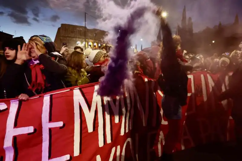 manifestazione contro la violenza sulle donne e il patriarcato a roma   25