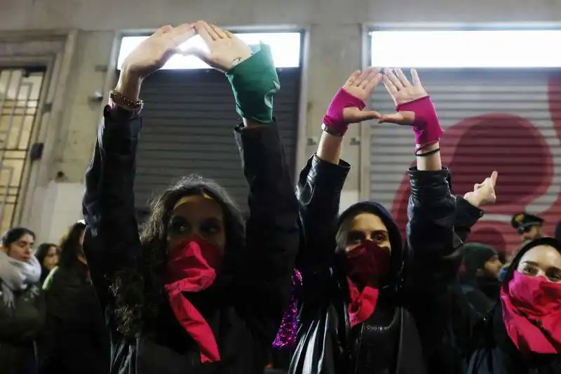 manifestazione contro la violenza sulle donne e il patriarcato a roma   28