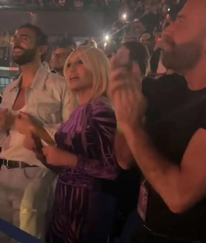 marco mengoni   donatella versace   alessandro zan   concerto di madonna al forum di assago 1 