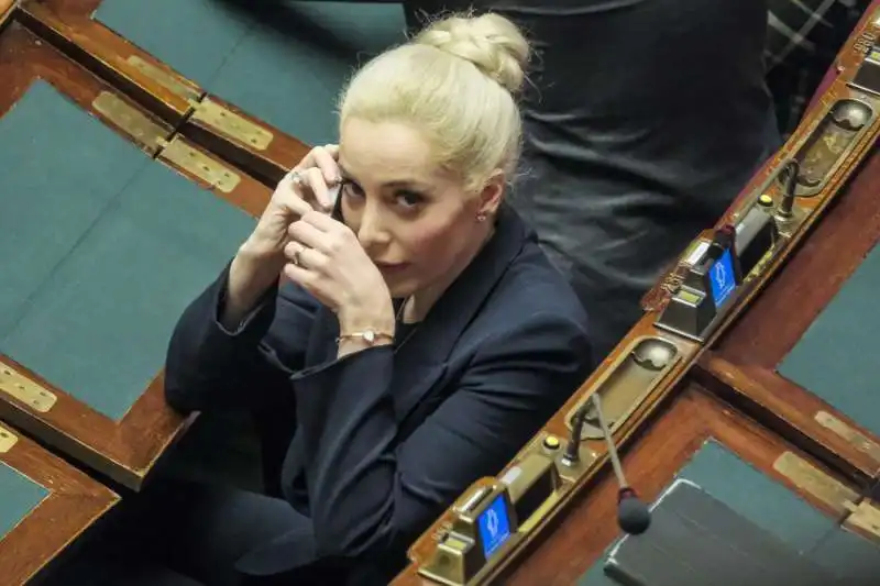 marta fascina torna in parlamento dopo la morte di berlusconi   5