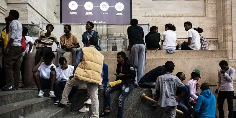 MIGRANTI ALLA STAZIONE CENTRALE DI MILANO 