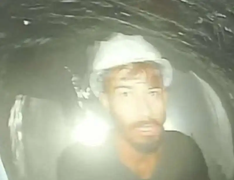 operai imprigionati nel tunnel di silkyara, in india4