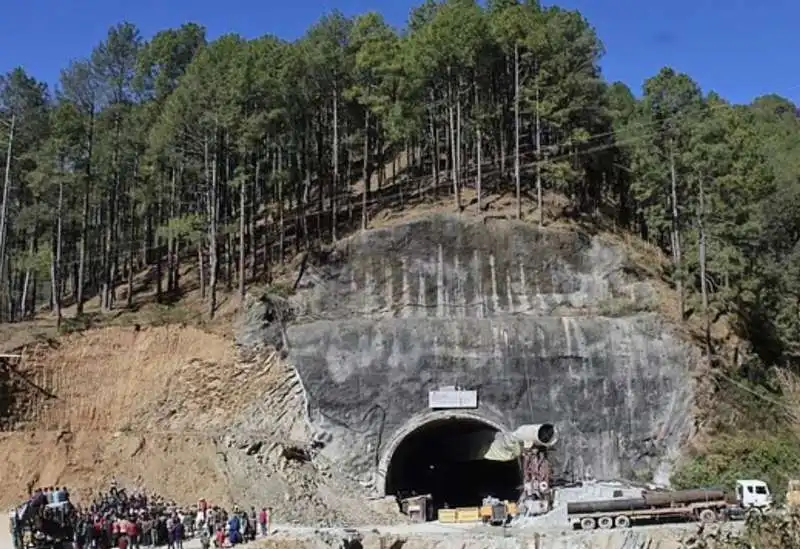 operai imprigionati nel tunnel di silkyara, in india6