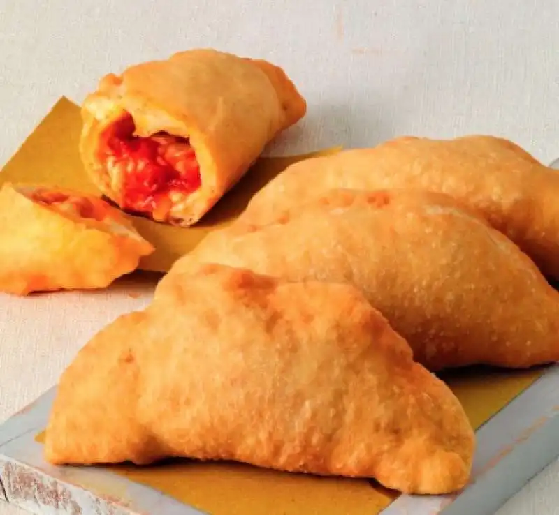 panzerotti fritti pugliesi 3