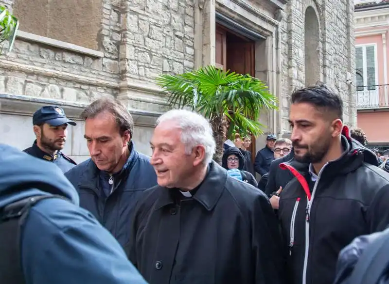 protesta davanti la chiesa dove e stata trovata elisa claps   2