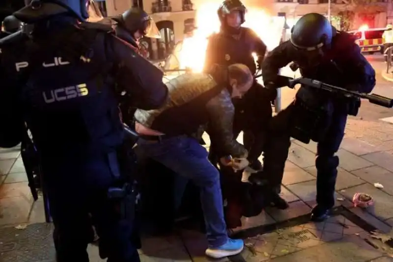 proteste a madrid contro l amnistia ai catalani   6