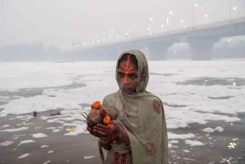 schiuma tossica nel fiume yamuna 5