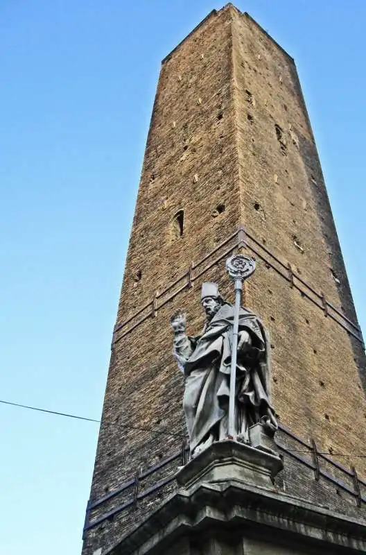 torre garisenda   bologna 