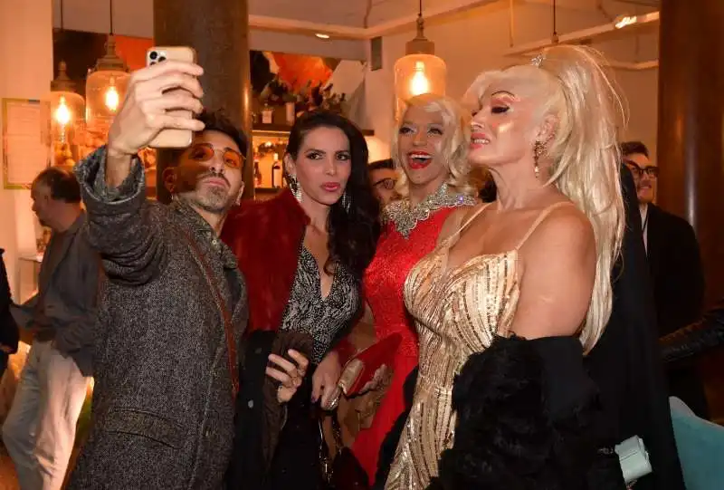 un selfie per ricordarci della serata  foto di bacco