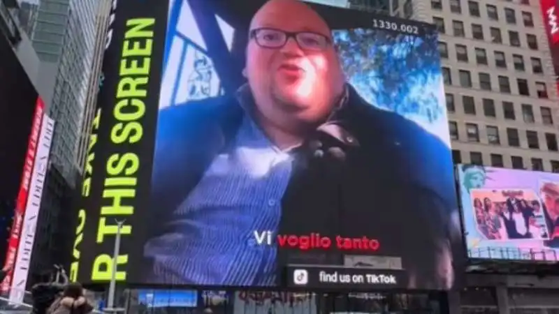 video di youtubo anche io a times square 2