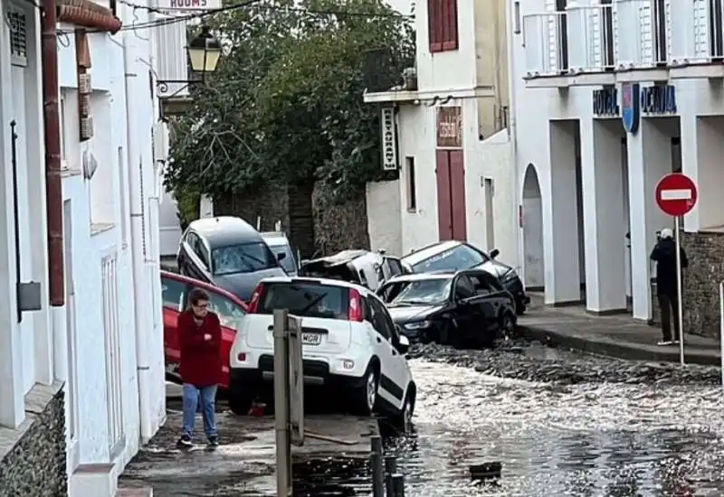 alluvione a cadaques vicino a girona in spagna 4