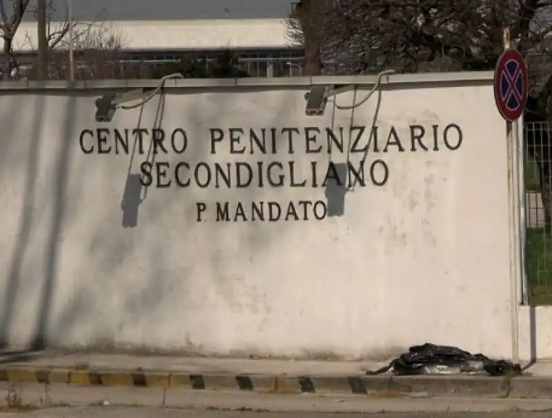 CARCERE DI SECONDIGLIANO