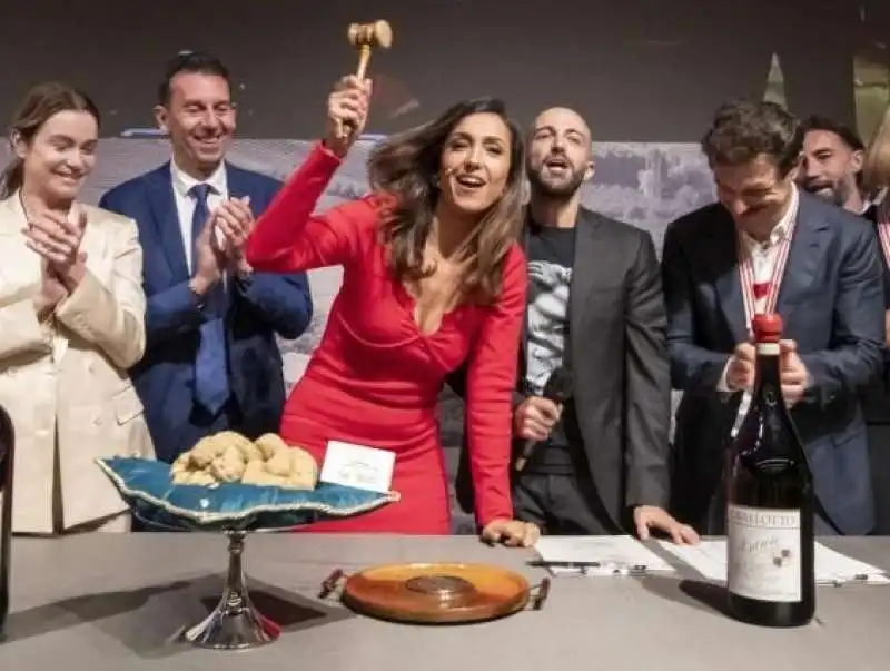 caterina balivo all'asta mondiale del tartufo bianco 