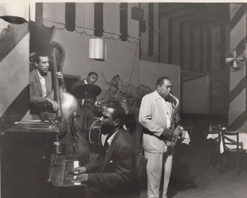 charlie parker thelonious monk, carles mingus e roy haynes