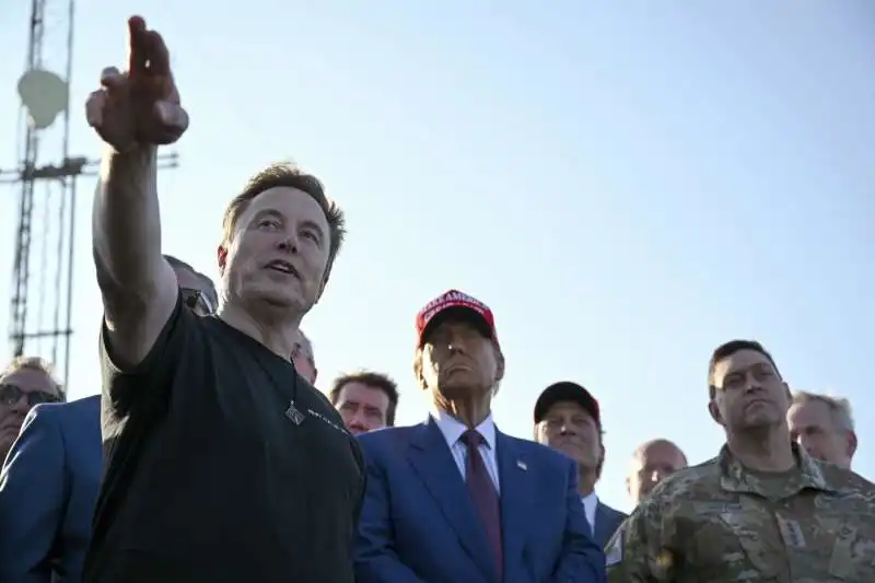 donald trump ed elon musk assistono al lancio di un razzo di spacex   foto lapresse   1