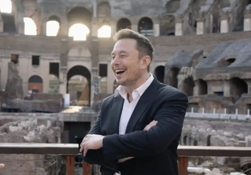 elon musk al colosseo