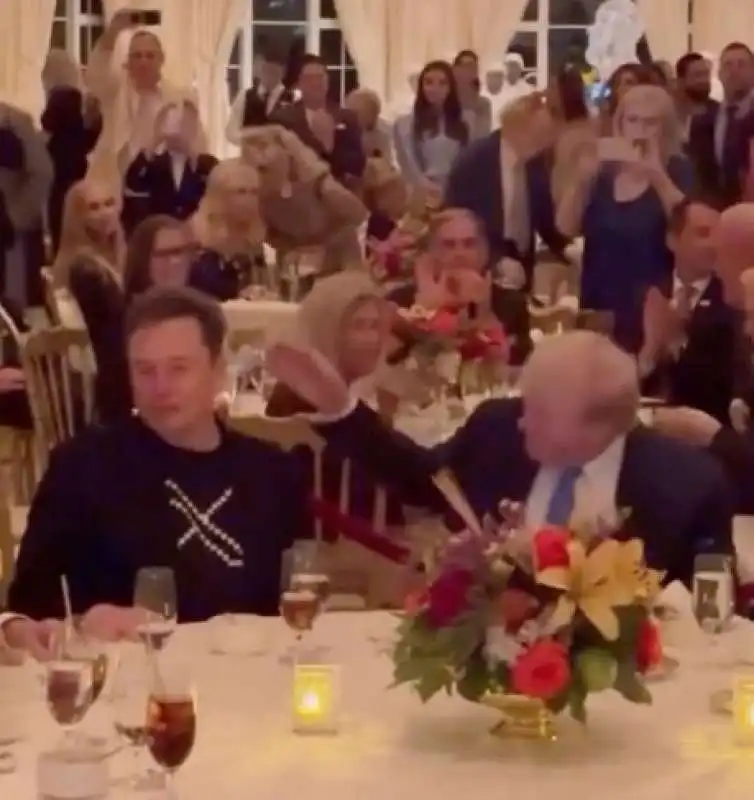 elon musk e donald trump al thanksgiving 2