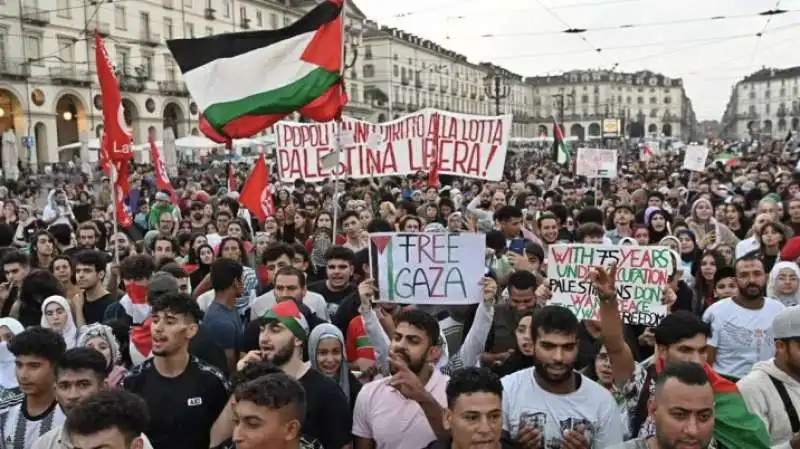 manifestazione pro palestina a milano1