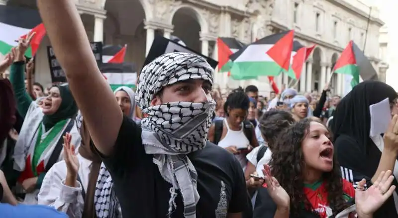 manifestazione pro palestina a milano3