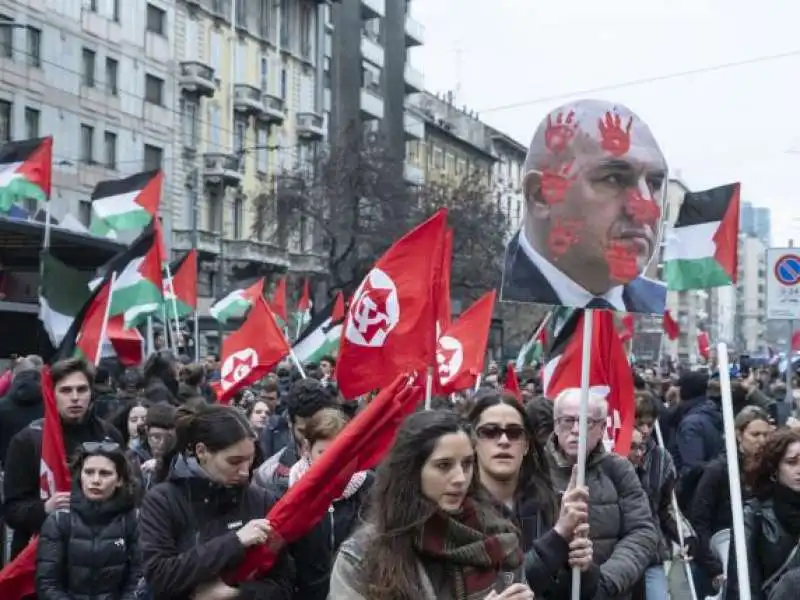 manifestazione pro palestina a milano4