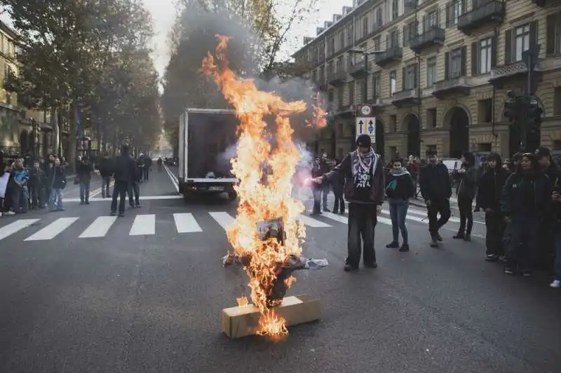 manifestazione pro palestina a torino   11