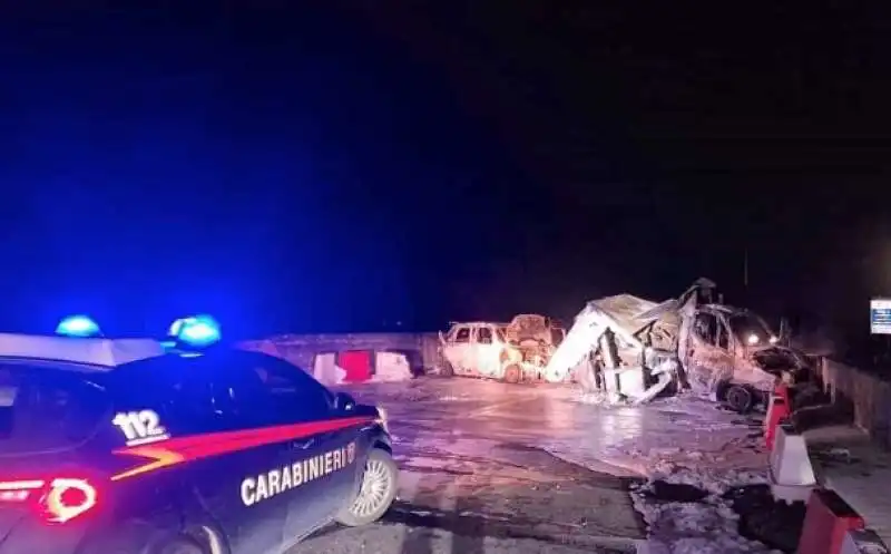 piacenza, banda armata svaligia dhl e brucia camion rubati   1