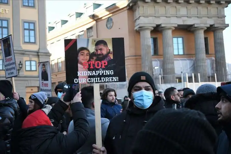 proteste contro i servizi sociali svedesi 