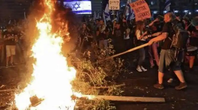 PROTESTE CONTRO NETANYAHU PER IL LICENZIAMENTO DI GALLANT