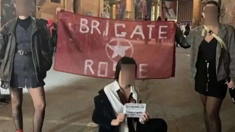 RAGAZZE INSCENANO IL RAPIMENTO DI ALDO MORO PER HALLOWEEN - BOLOGNA