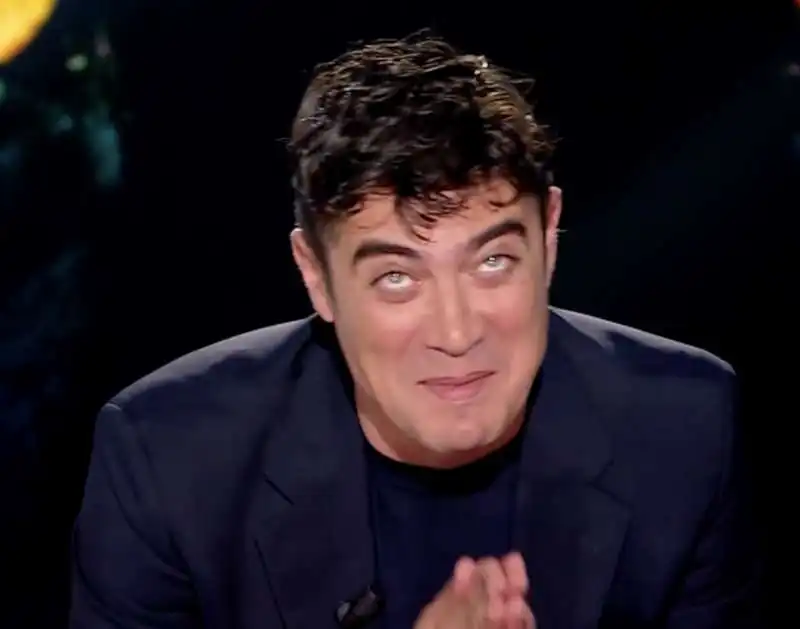 riccardo scamarcio a belve   7