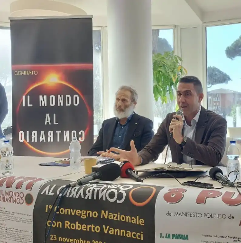 roberto vannacci e Fabio Filomeni - lancio del movimento il mondo al contrario