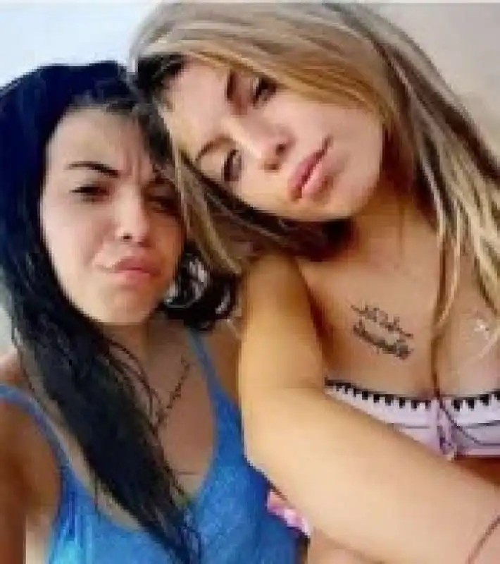  sara e aurora esposito