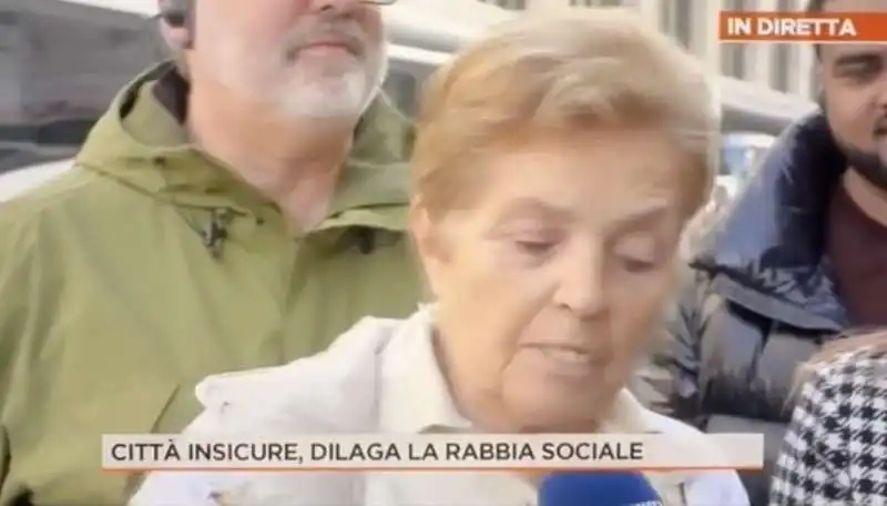 signora perde la dentiera in diretta a mattino 4   5