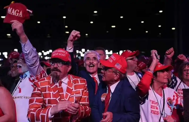 sostenitori di donald trump al centro convegni di palm beach