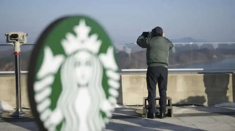 starbucks al confine con la corea del nord 7