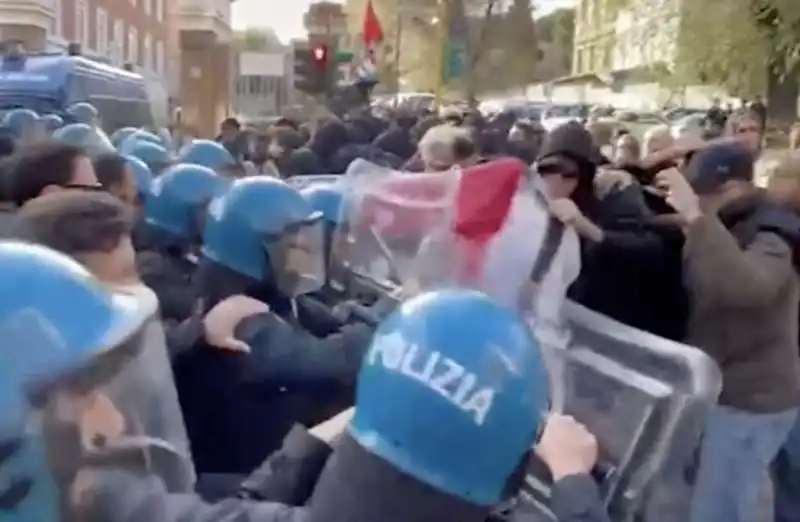 tensione tra polizia e studenti a roma   4