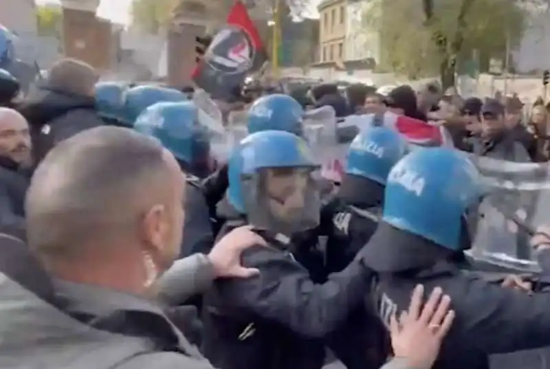 tensione tra polizia e studenti a roma   8