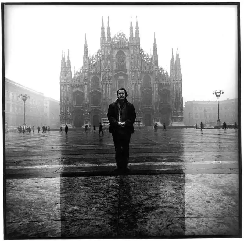 tinguely in front of the duomo