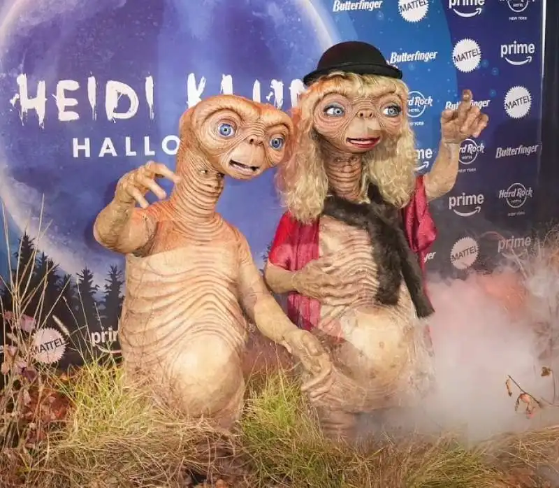 tom kaulitz e heidi klum vestiti da et   halloween 2024