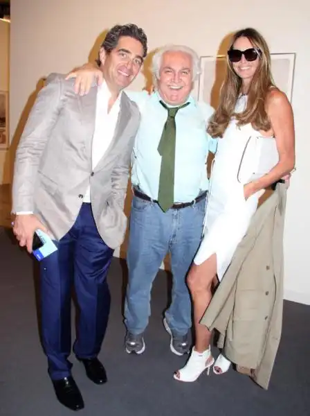 billionaire jeffrey soffer gallerist tony shafrazi and elle macpherson actually looked at art at the miami beach convention center  