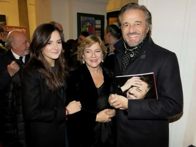 CHRISTIAN DE SICA CON LA MOGLIE SILVIA E LA FIGLIA MARIA ROSARIA FOTO ANDREA ARRIGA 