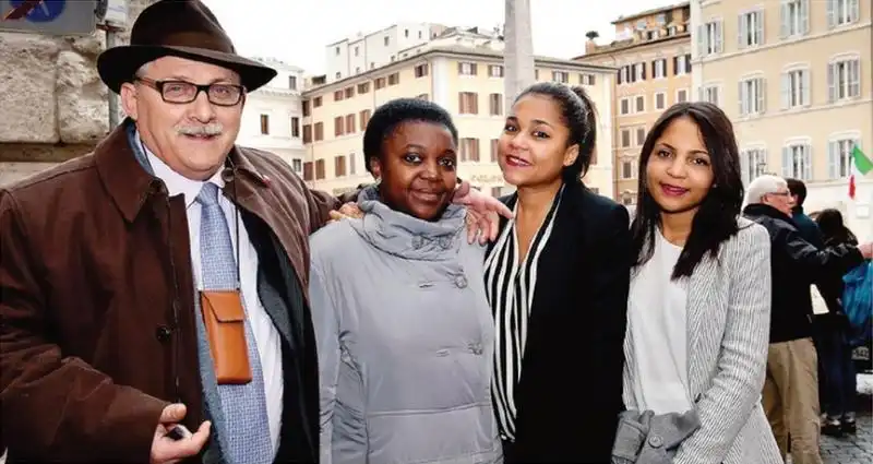 DOMENICO GRISPINO E CECILE KYENGE CON LE FIGLIE MAISHA E GIULIA 