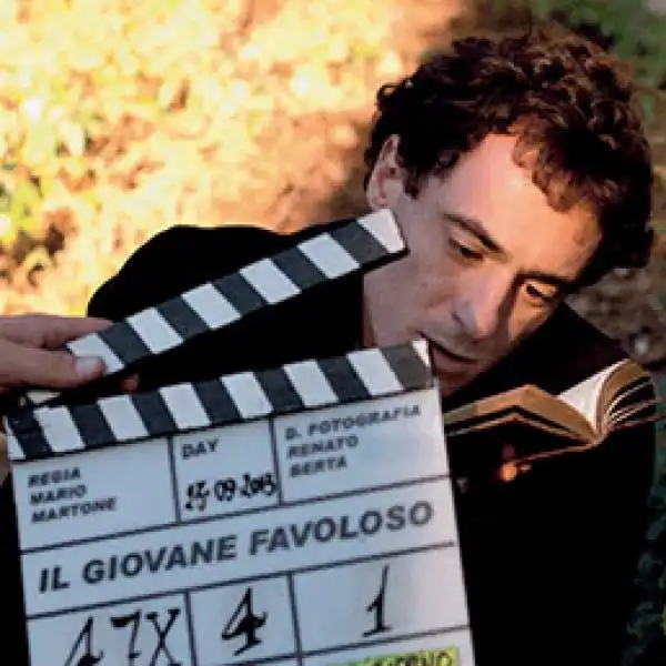 elio germano interpreta giacomo leopardi 