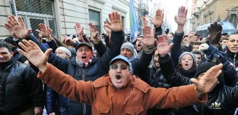 FORCONI AL CONSIGLIO REGIONALE DI TORINO 