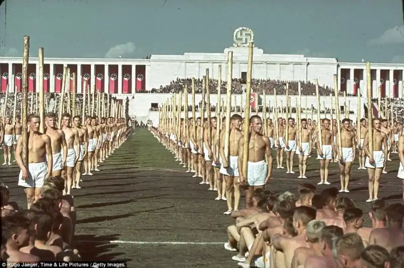 LE FOTO DEL NAZISMO A COLORI 