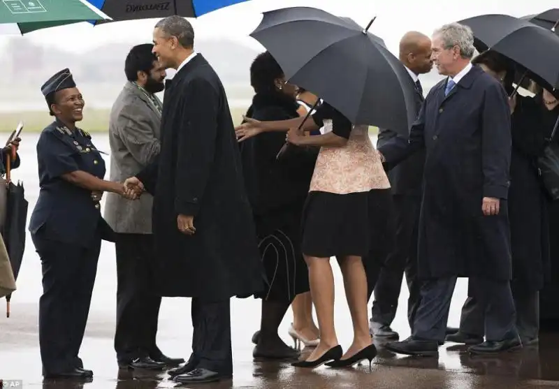 IL FUNERALE DI NELSON MANDELA IL FUNERALE DI NELSON MANDELA OBAMA E MICHELLE E GEORGE W BUSH 