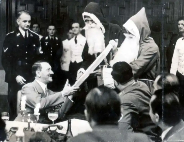 HITLER REGALO DI NATALE 