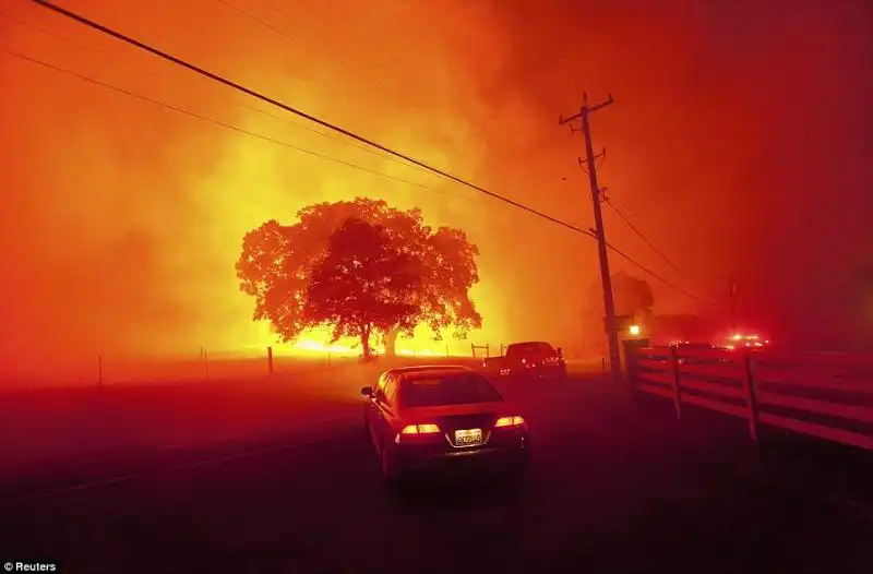 INCENDIO IN CALIFORNIA 